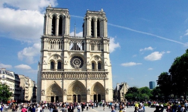 Cảnh sát Pháp bắt 2 nghi can tấn công khủng bố nhà thờ Đức Bà Paris